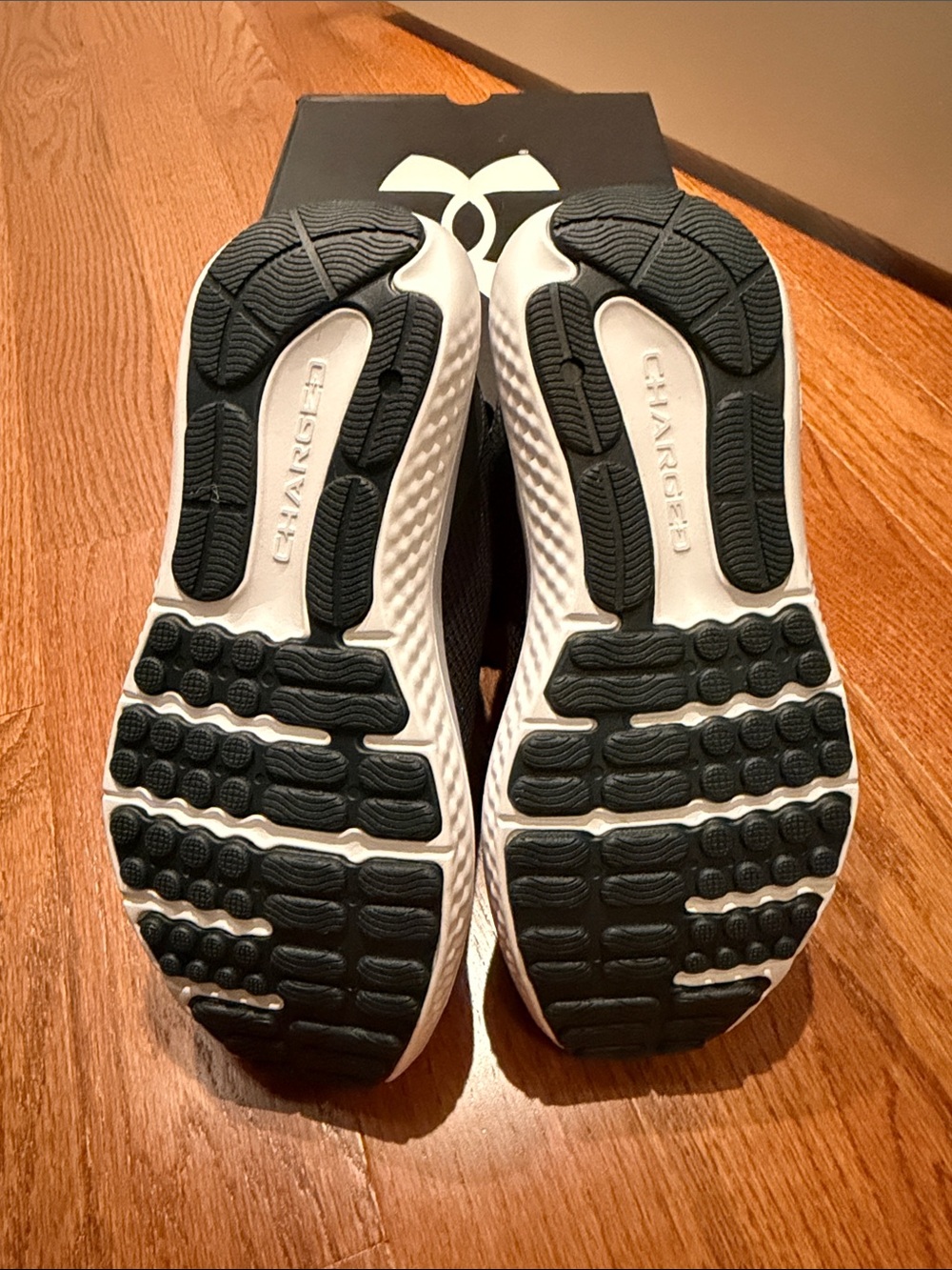 Under Armour W Charger Surge 4 Sneakers - Picture 6 of 6